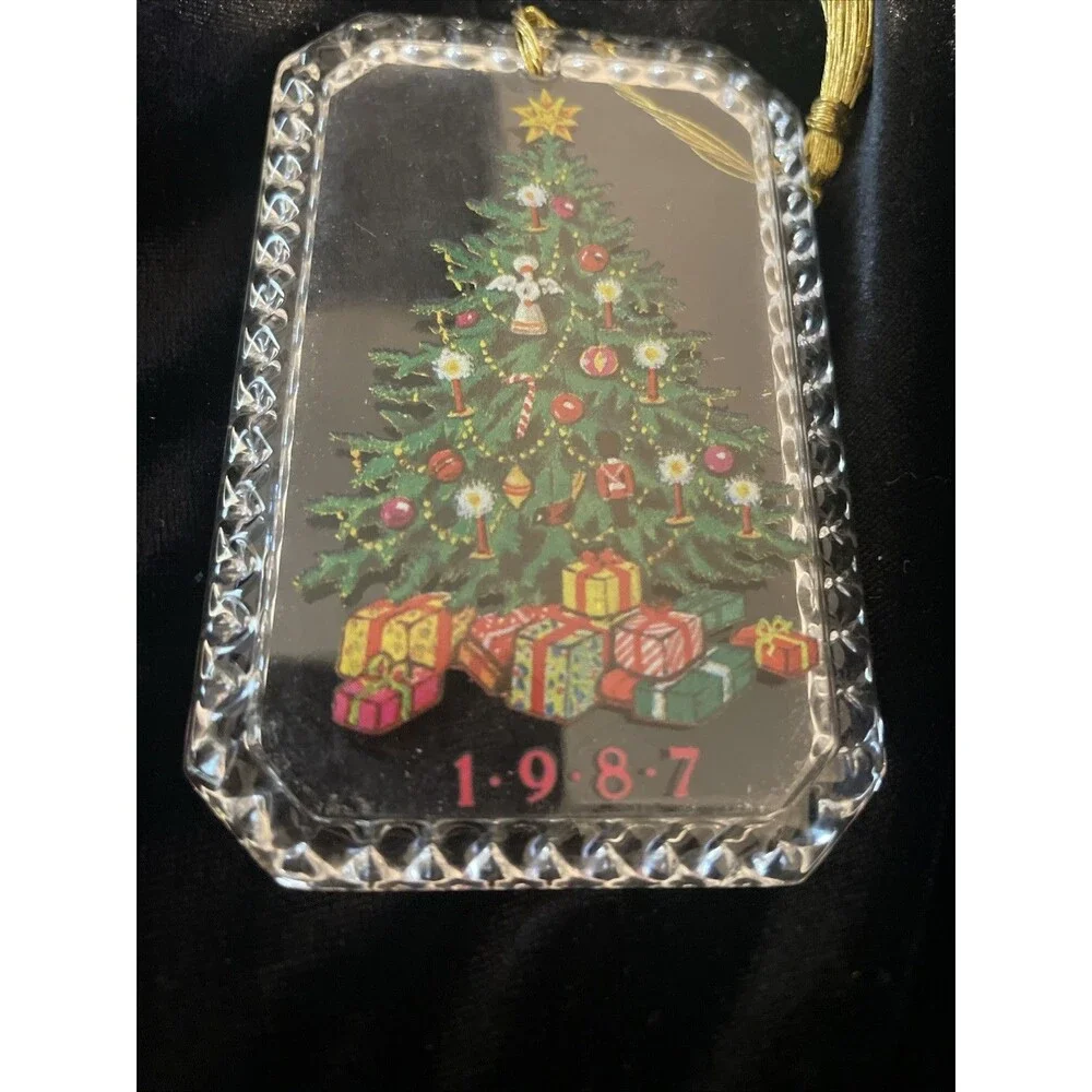 AVON 1987 Lead Crystal Christmas Tree Ornament 24% Full Lead Crystal 3.5